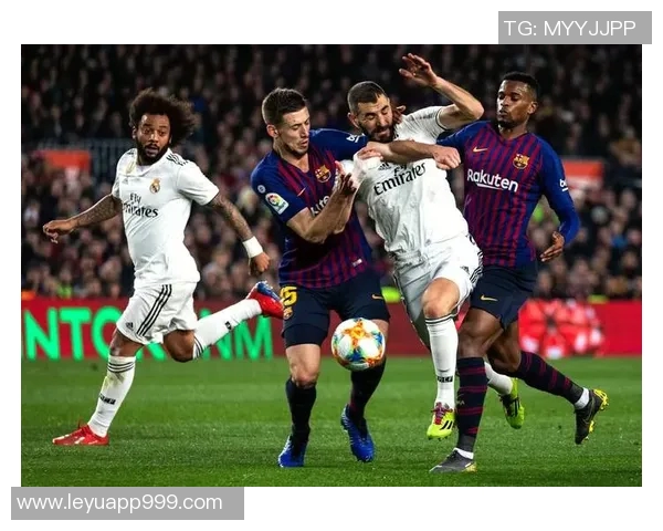 西甲球员开场静止抗议引发热议赛事转播俯瞰球场长达20秒