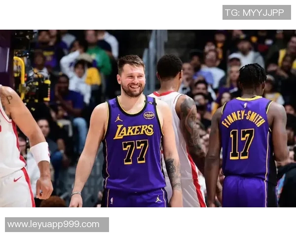 NBA赛事回顾:火箭险胜雷霆湖人战胜勇士开拓者轻松击败灰熊